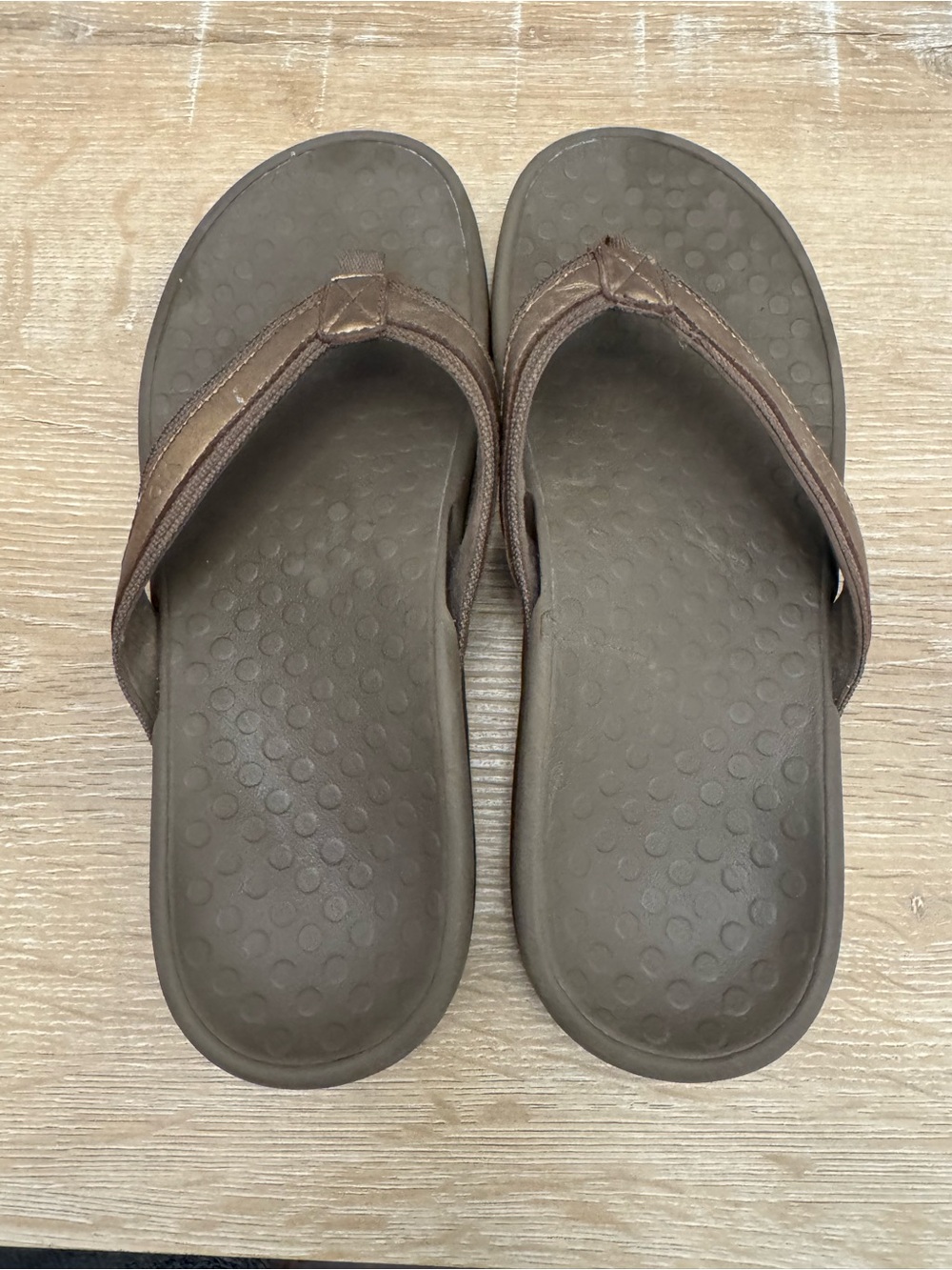 Vionic Brown Women's Leather-Style Flip Flop Sandals